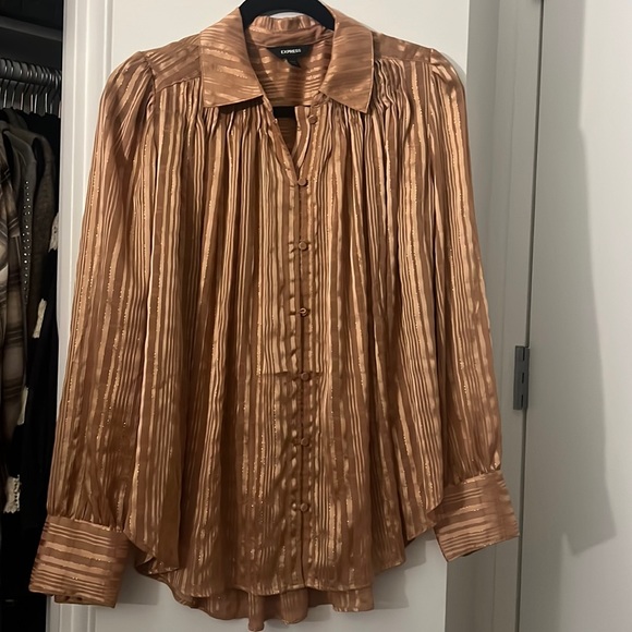 Express Metallic Pleated Puff Sleeve Shirt - Picture 2 of 4